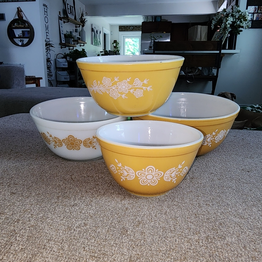 1972 VINTAGE Butterfly Pyrex Nesting Bowls